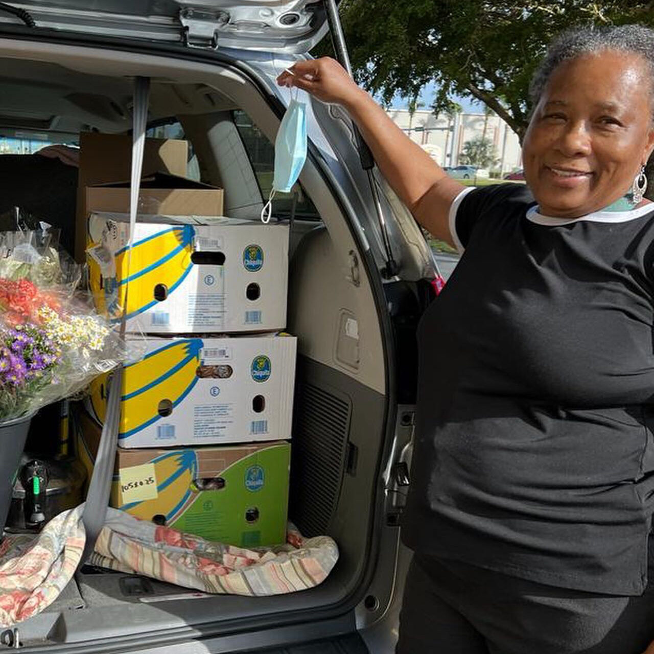 Southwest Florida volunteer with trunk full of food