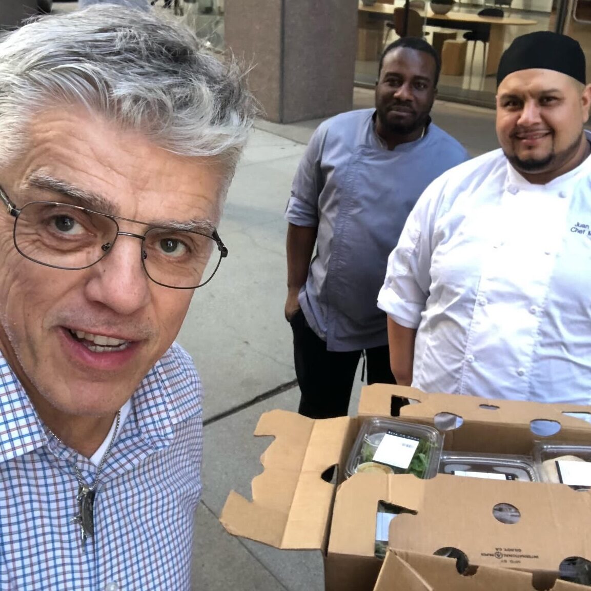 Chicago volunteer and food donors